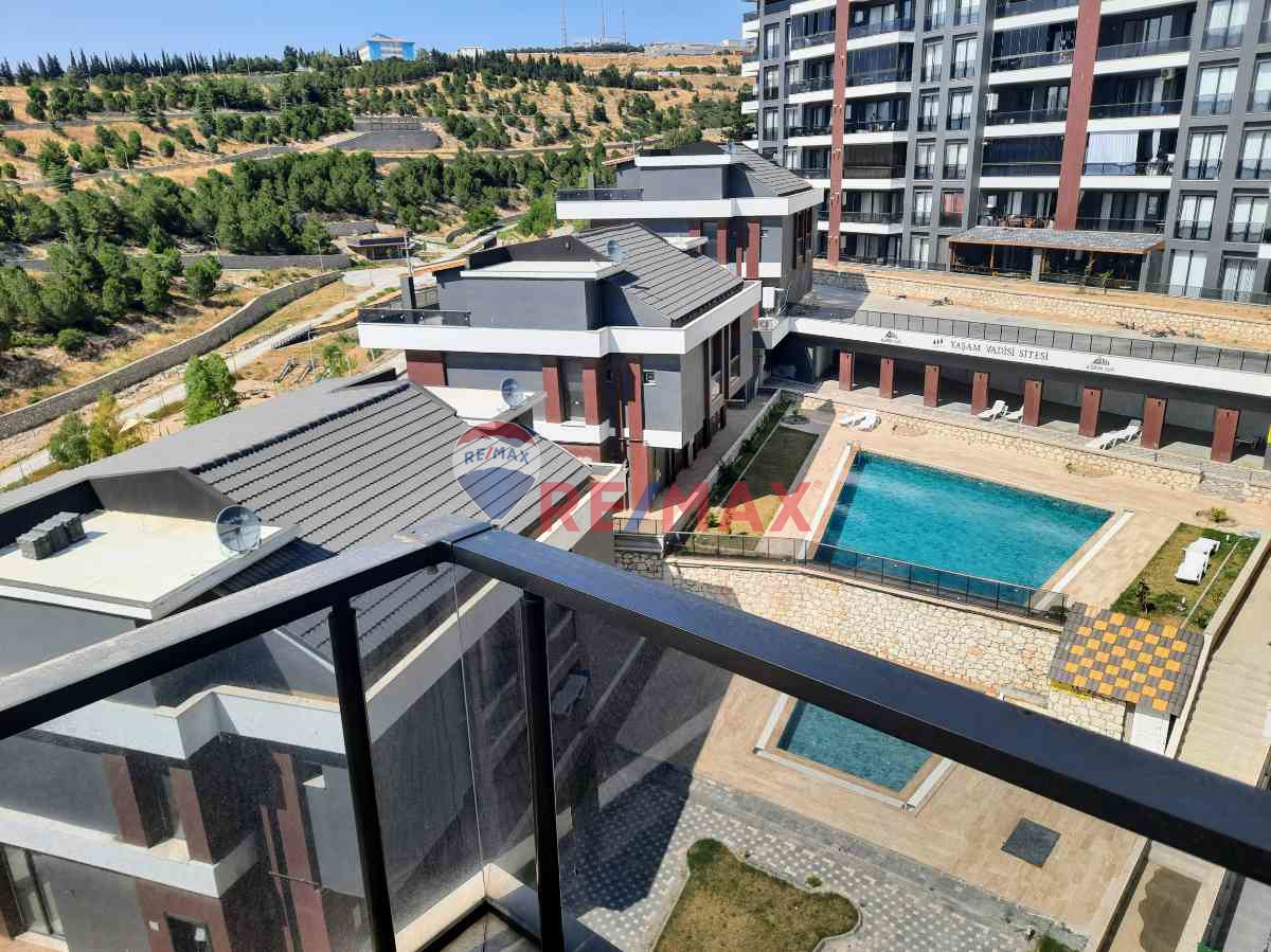 BUCA YAŞAM VADISI SITESI SATILIK 2+1 DAIRE REMAX JOLLY SERDAR