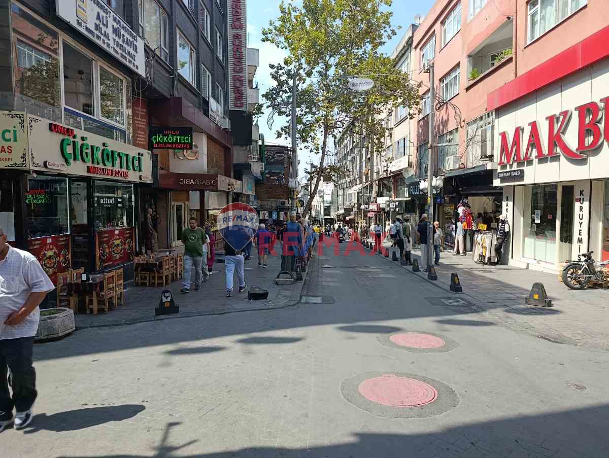 BAYRAMPAŞA DEMİRKAPI CADDESİNİN EN İŞLEK NOKTASINDA SATILIK OFİS