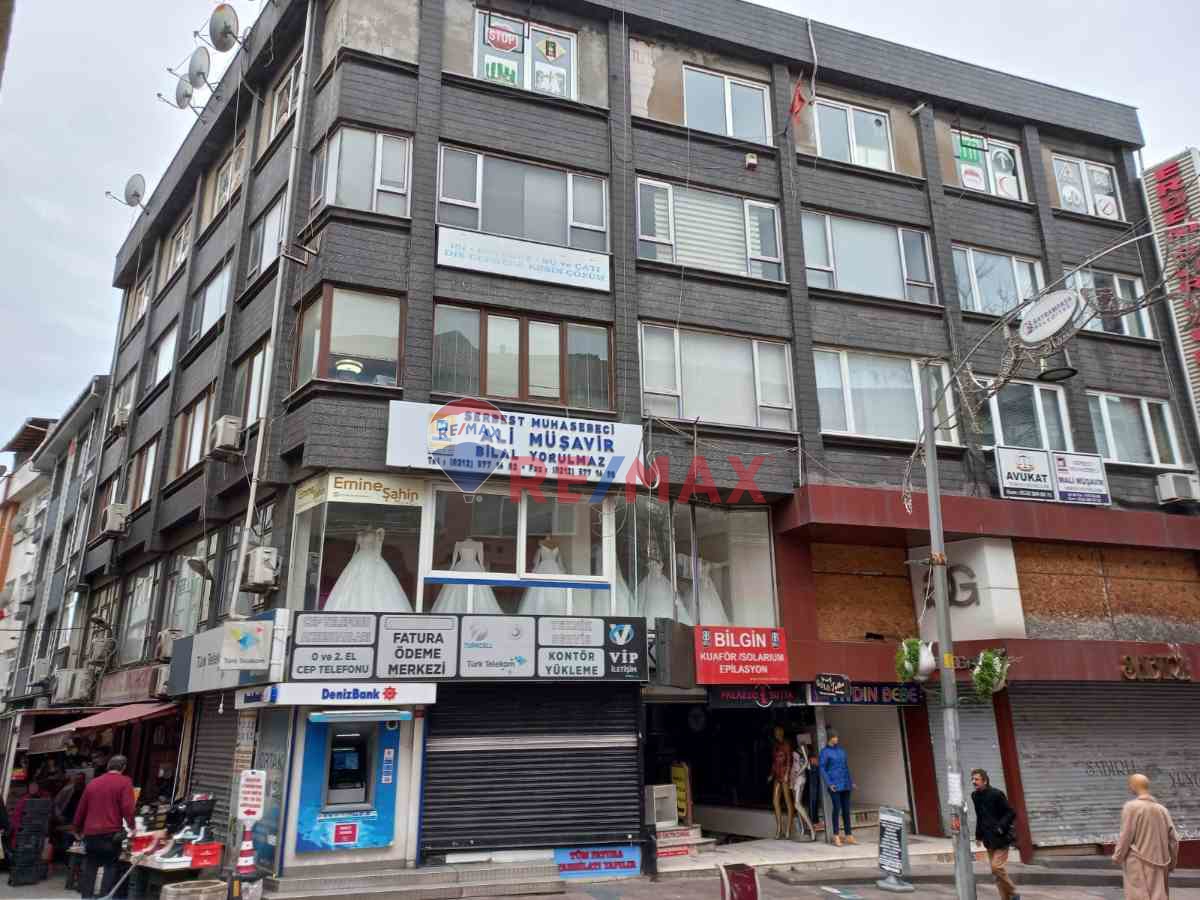BAYRAMPAŞA DEMİRKAPI CADDESİNİN EN İŞLEK NOKTASINDA SATILIK OFİS