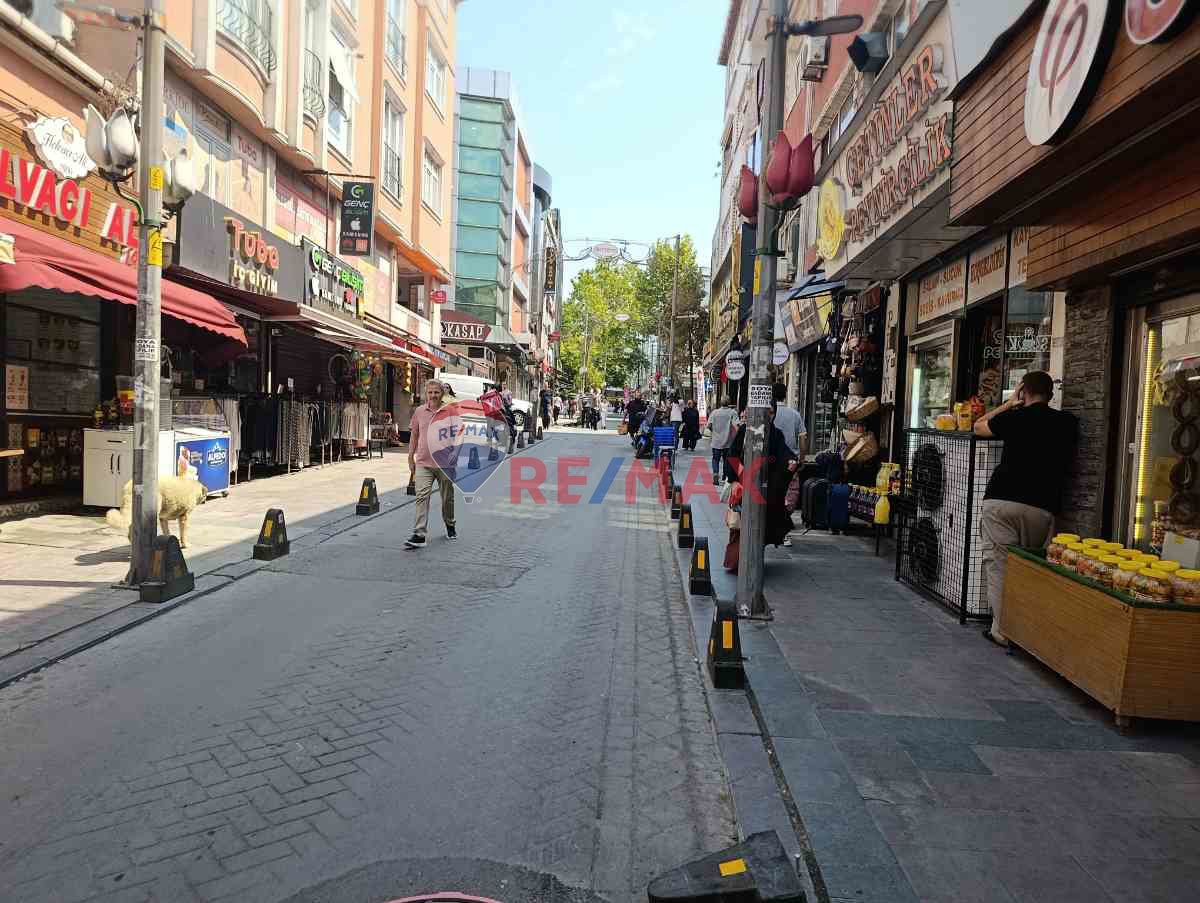 BAYRAMPAŞA DEMİRKAPI CADDESİNİN EN İŞLEK NOKTASINDA SATILIK OFİS