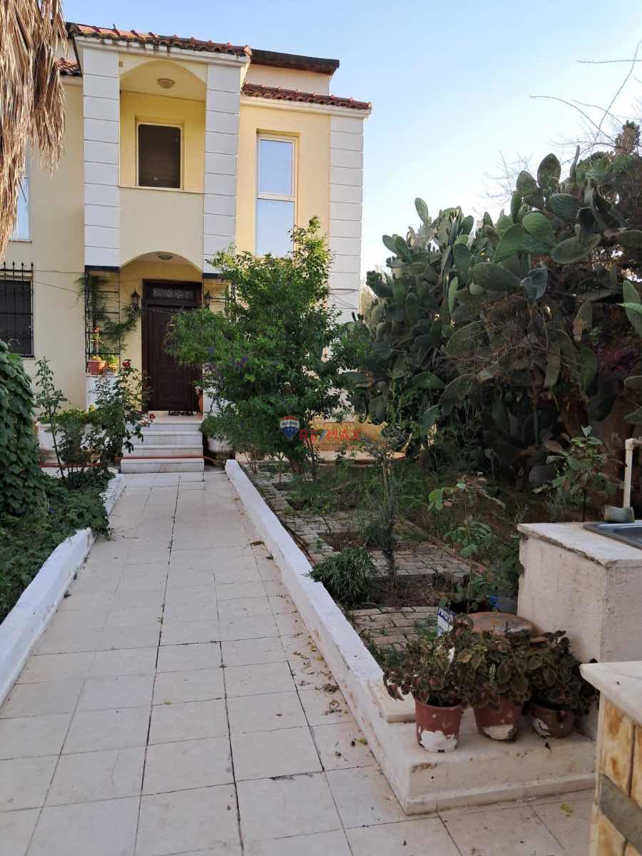 MİLAS AĞALIHÖYÜK'TE 3 KATLI HAVUZLU BAHÇELİ 3780M2 ÇİFTLİK EVİ