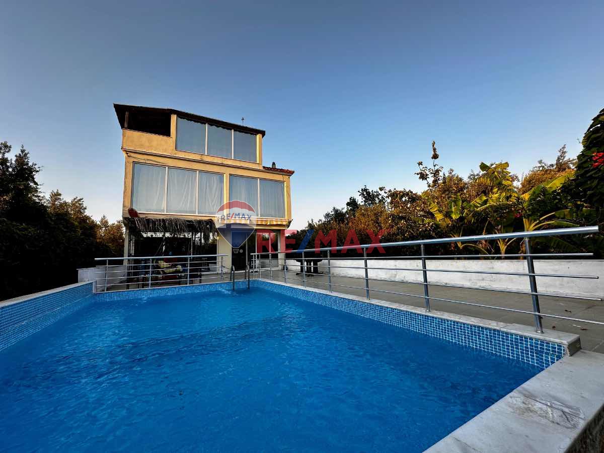 MİLAS AĞALIHÖYÜK'TE 3 KATLI HAVUZLU BAHÇELİ 3780M2 ÇİFTLİK EVİ