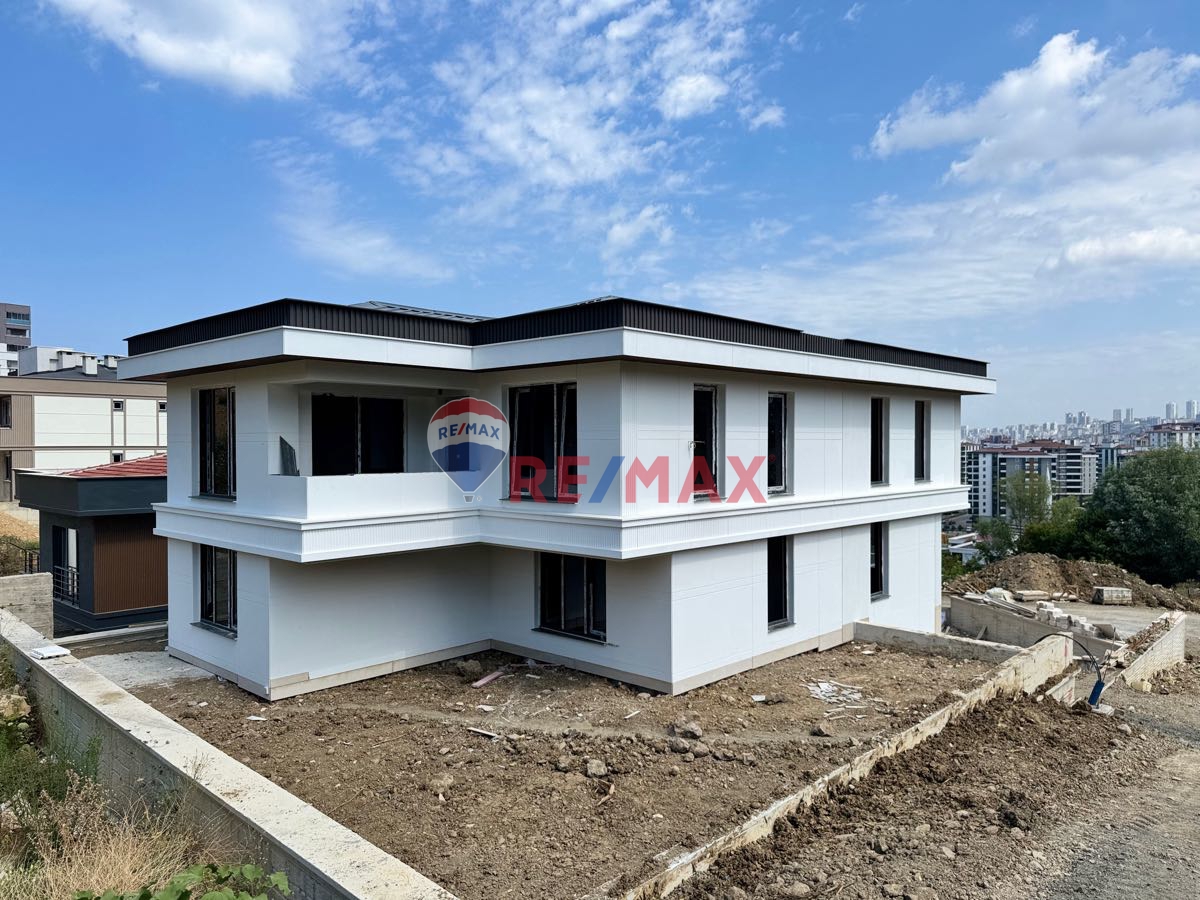 ALANLI MERKEZİ KONUMDA 4+1 DUBLEX VİLLA