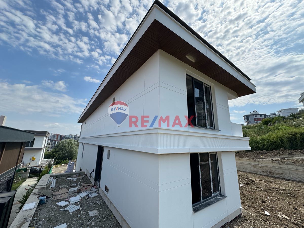 ALANLI MERKEZİ KONUMDA 4+1 DUBLEX VİLLA