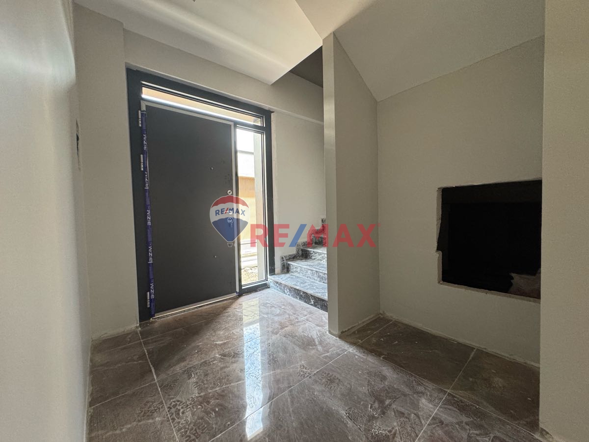 ALANLI MERKEZİ KONUMDA 4+1 DUBLEX VİLLA