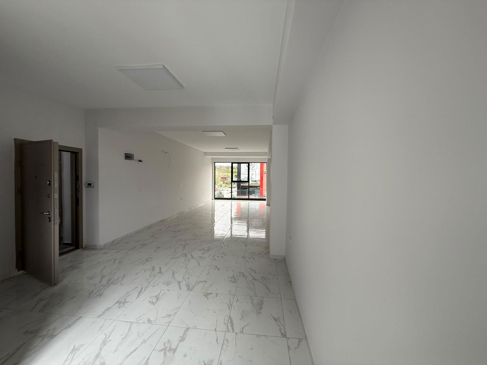 BAŞISKELE BELEDIYE KARŞISI KIRALIK MODERN OFIS