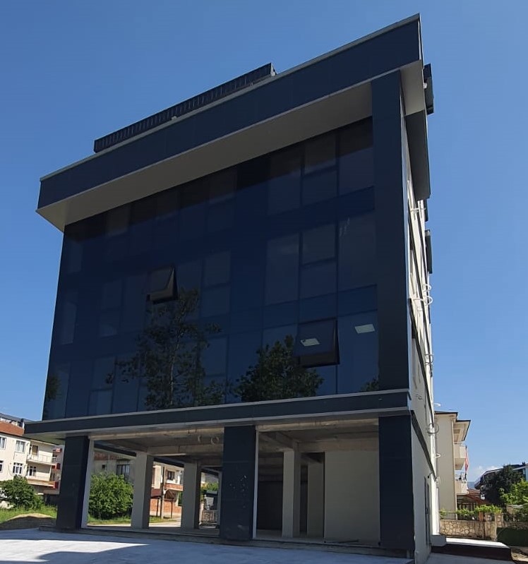 BAŞISKELE BELEDIYE KARŞISI KIRALIK MODERN OFIS