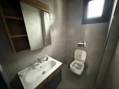 BAŞISKELE BELEDIYE KARŞISI KIRALIK MODERN OFIS