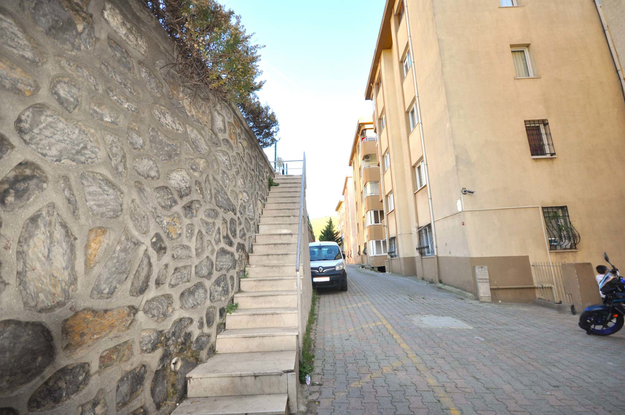 ATAŞEHİR İNÖNÜ MAH. NEVBAHAR SİTESİ GENİŞ FERAH 2+1 DAİRE