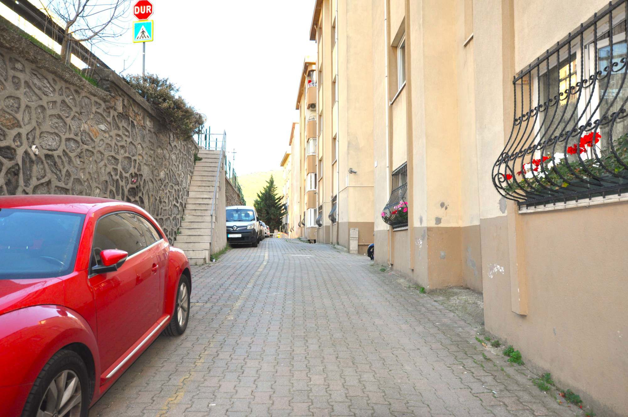 ATAŞEHİR İNÖNÜ MAH. NEVBAHAR SİTESİ GENİŞ FERAH 2+1 DAİRE