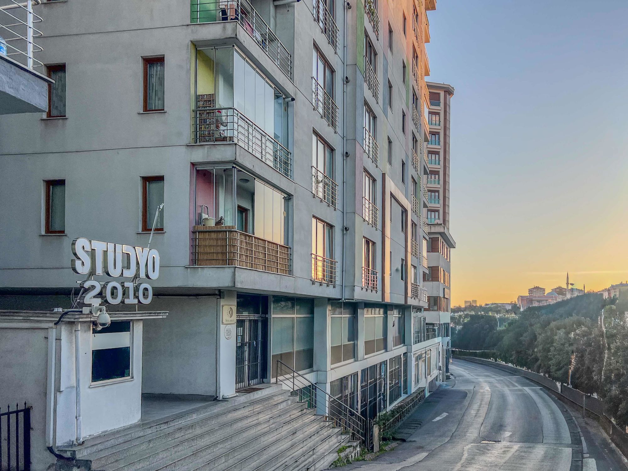 ÜMRANİYE ARMAĞANEVLER STÜDYO 2010 ÖN CEPHE BALKONLU KİRALIK 2+1