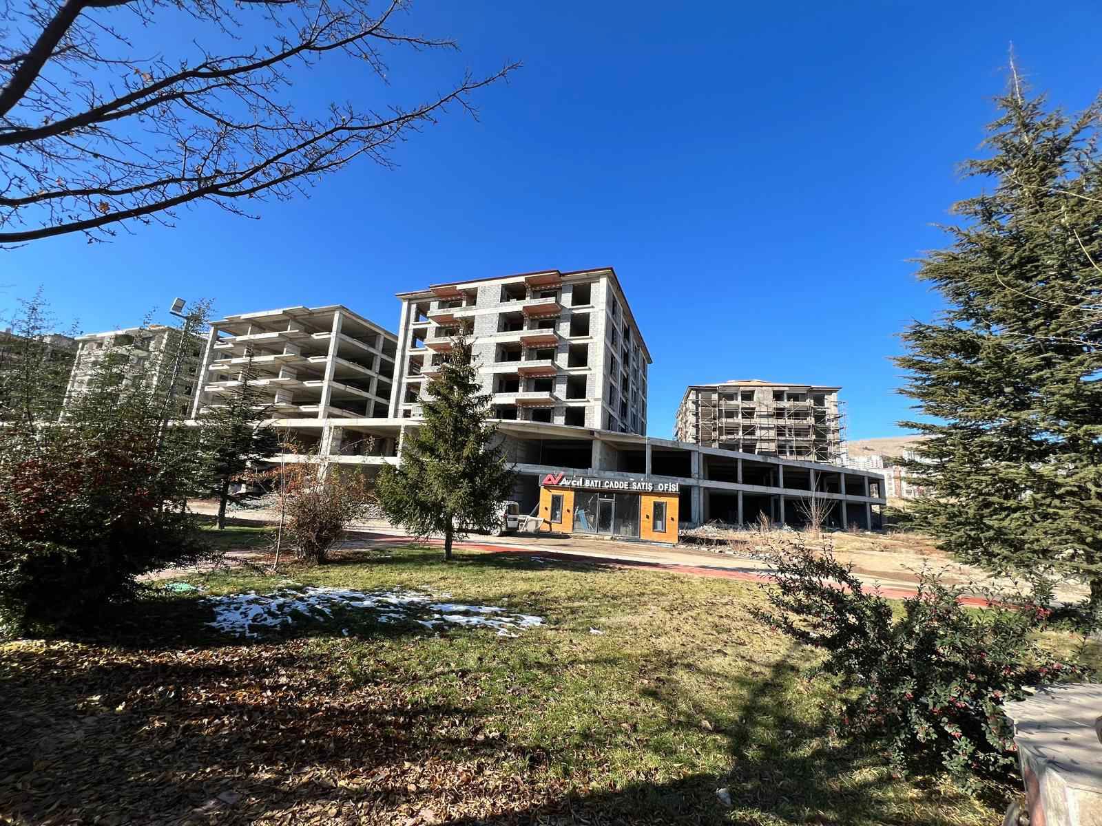 REMAX DOĞU ANA CADDEYE SIFIR ÇOK UYGUN FİYATA SATILIK 3+1 DAİRE