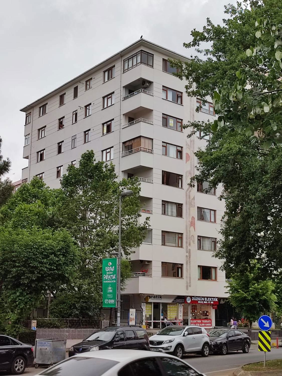 ISTANBUL KOZYATAĞI BAYAR CADDESİNDE 3+1 KIRALIK DAİRE