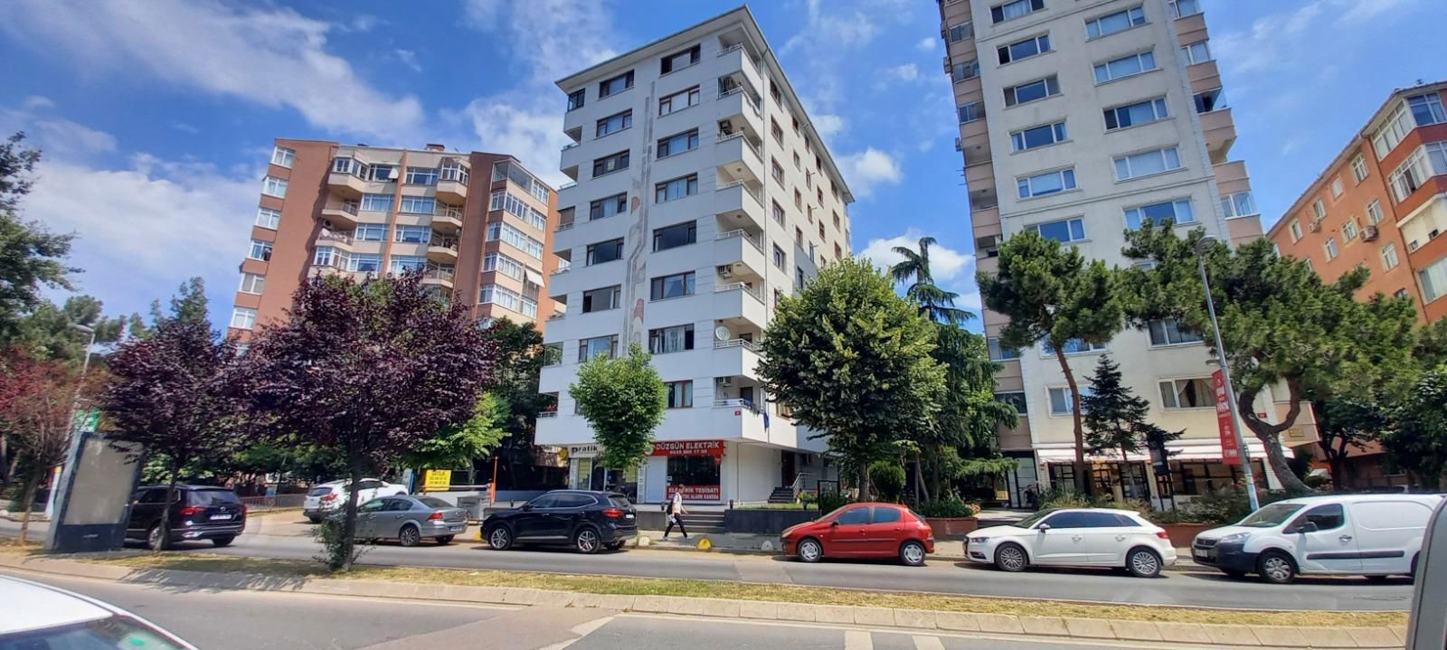 ISTANBUL KOZYATAĞI BAYAR CADDESİNDE 3+1 KIRALIK DAİRE