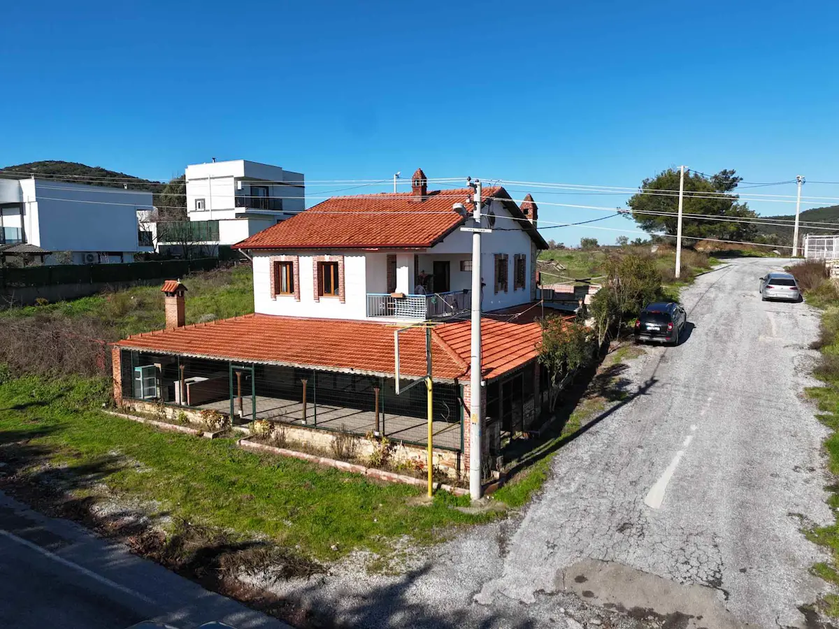 KUŞADASI-AYDIN KARAYOLU YENIKÖY'DE 330 M2 ARSADA SATILIK ÇOK AMAÇLI TICARI MÜLK