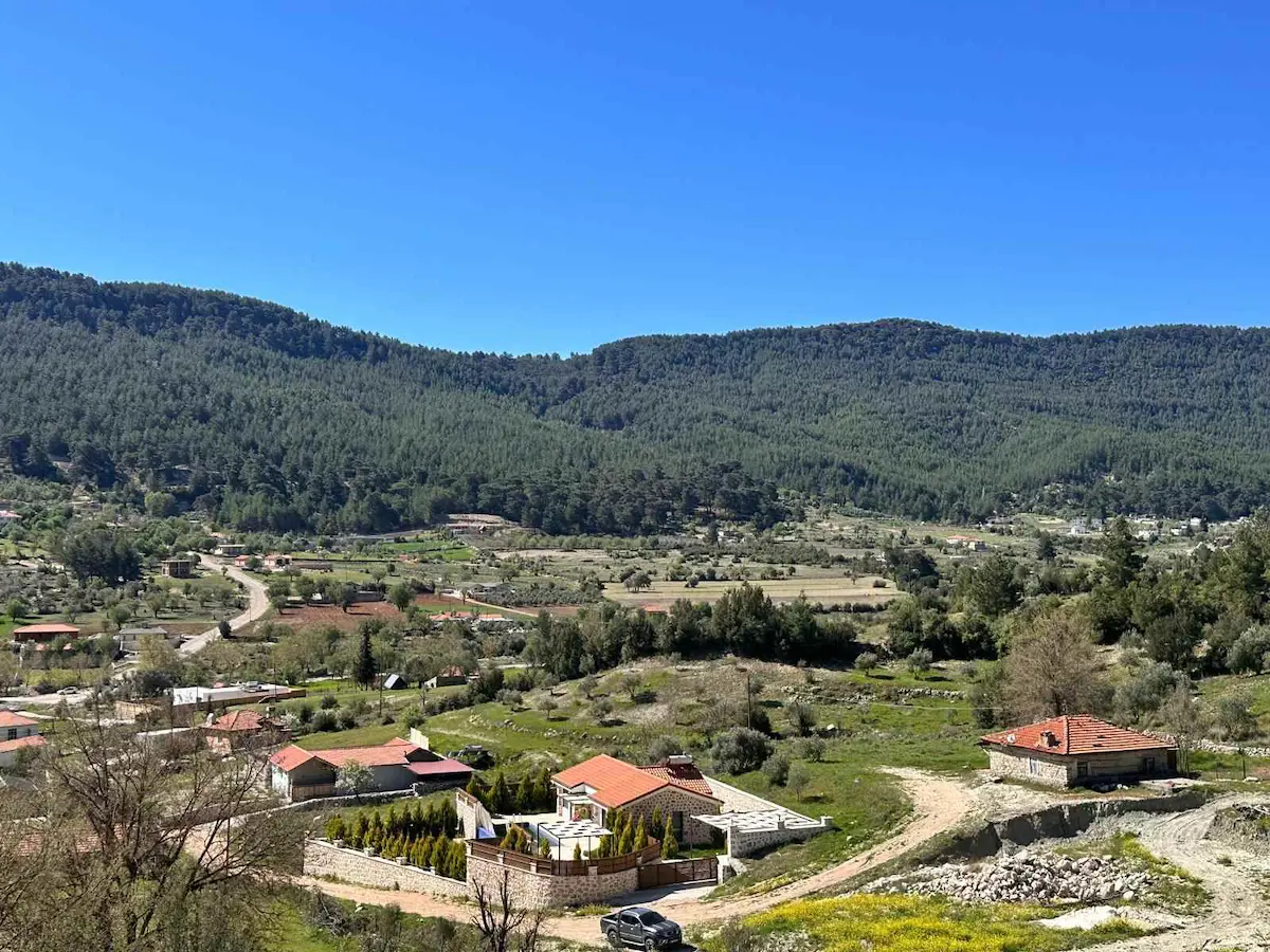 KAŞ HACIOĞLAN MAH. 1626M² SATILIK TARLA