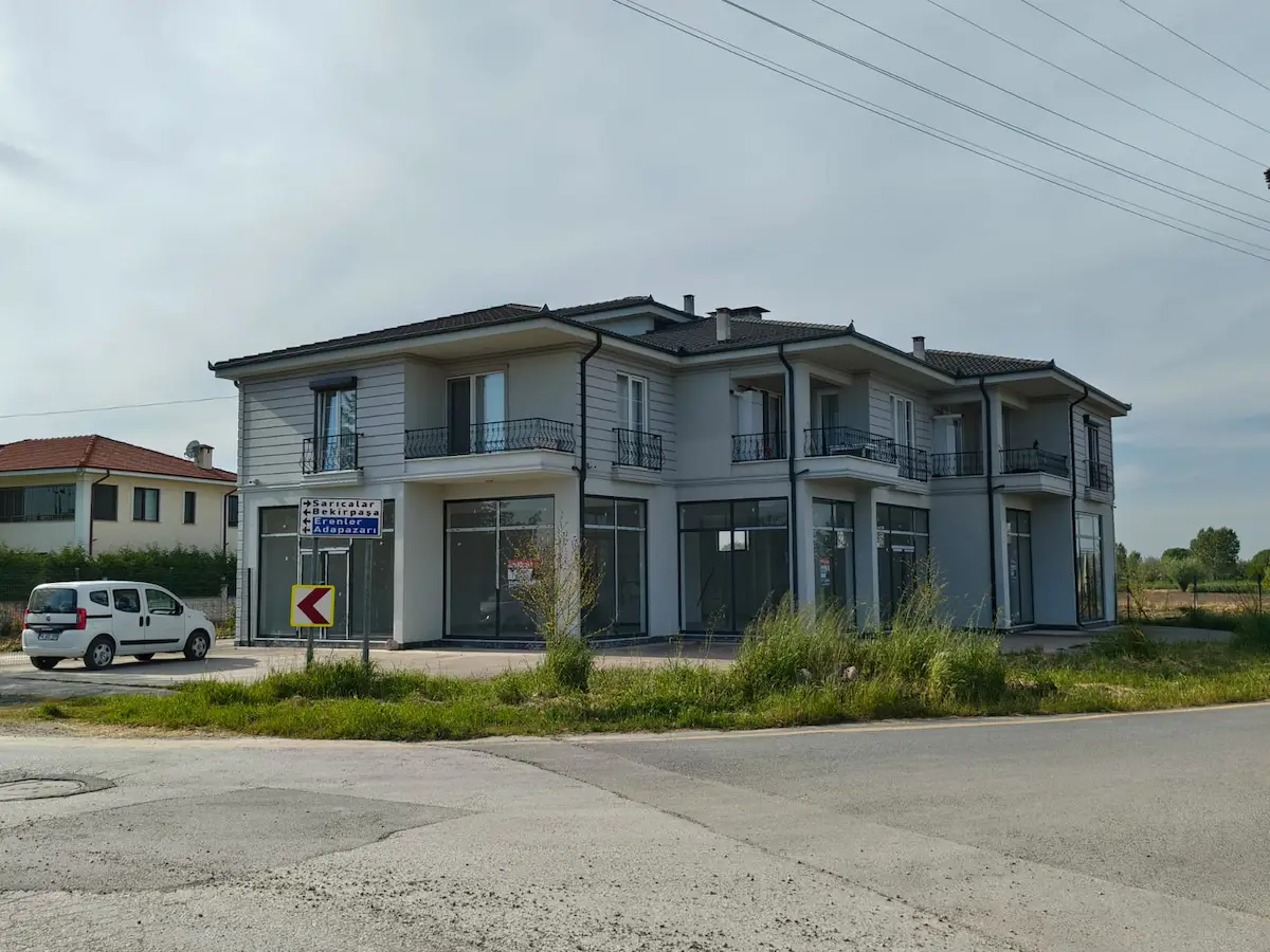 REMAX HÜR'DEN ERENLER SARICALAR MAHALLESİNDE KİRALIK GENİŞ DÜKKAN