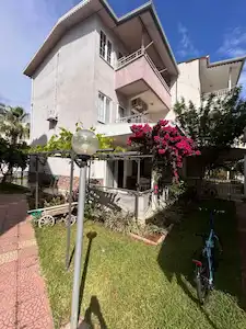 SERİK BOĞAZKENT'TE TRİPLEKS FULL EŞYALI BAKIMLI 3+1 SATILIK VİLLA