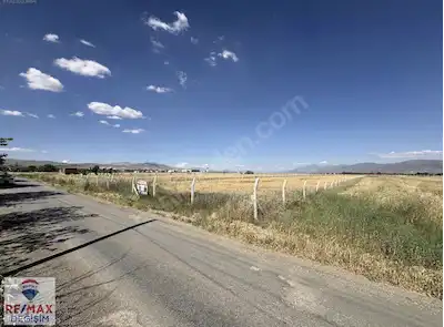 REMAX DEĞİŞİM MÜCAHİTTEN HAVAALANINA VE ASFALTA SIFIR TARLA