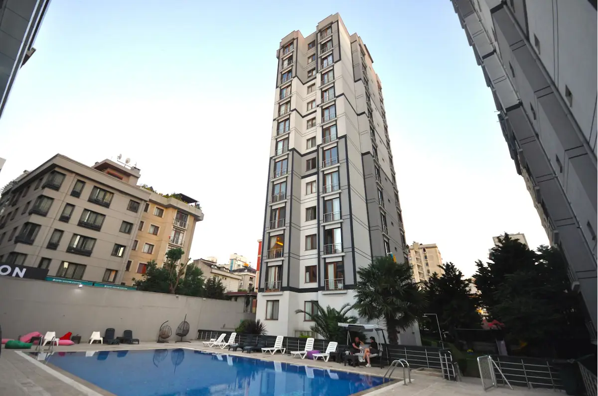 METROYA YAKIN GÜVENLİKLİ HAVUZLU AÇIK KAPALI OTOPARKLI SİTEDE