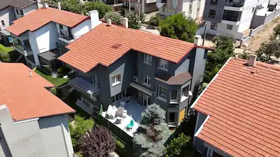 REMAX MODEL DEN BAĞBAŞI ÇIÇEK KÖY SITESINDE 6+1 SATILIK FOURLEKS VILLA