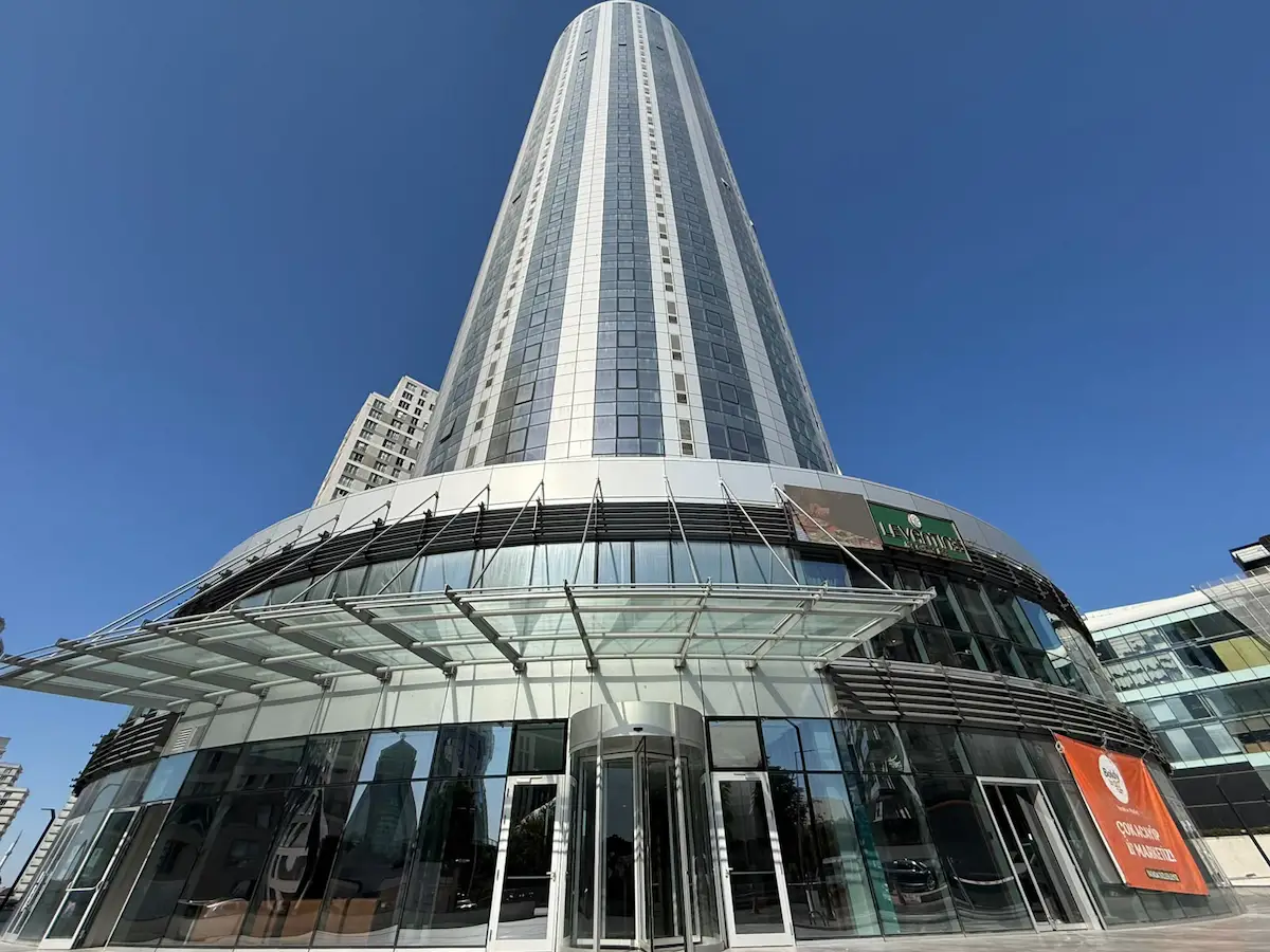 KRİSTAL KULE'DE 32. KAT | DENİZ & GÖL MANZARALI | 107 M² PRESTİJLİ OFİS