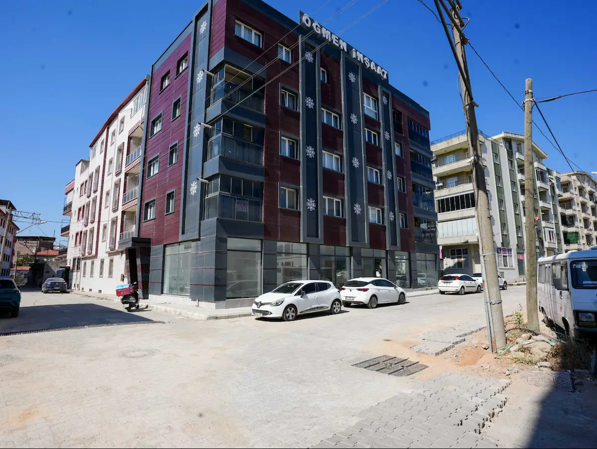 SÖKE’DE MERKEZİ KONUMDA KIRALIK KÖŞE DÜKKAN