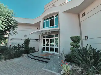 KUŞADASI MARİNA BÖLGESİNDE DENİZ MANZARALI SATILIK 3+1 BAHÇE KATI | LENA PARK