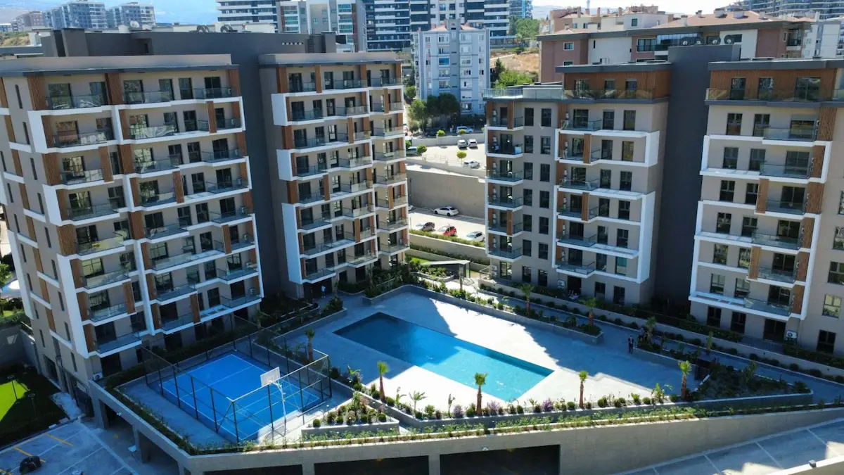 ULUKENT GÜLTEKİN PERA 2  FULL EŞYALI HAVUZ CEPHE KÖŞE KIRALIK 1+1 DAİRE