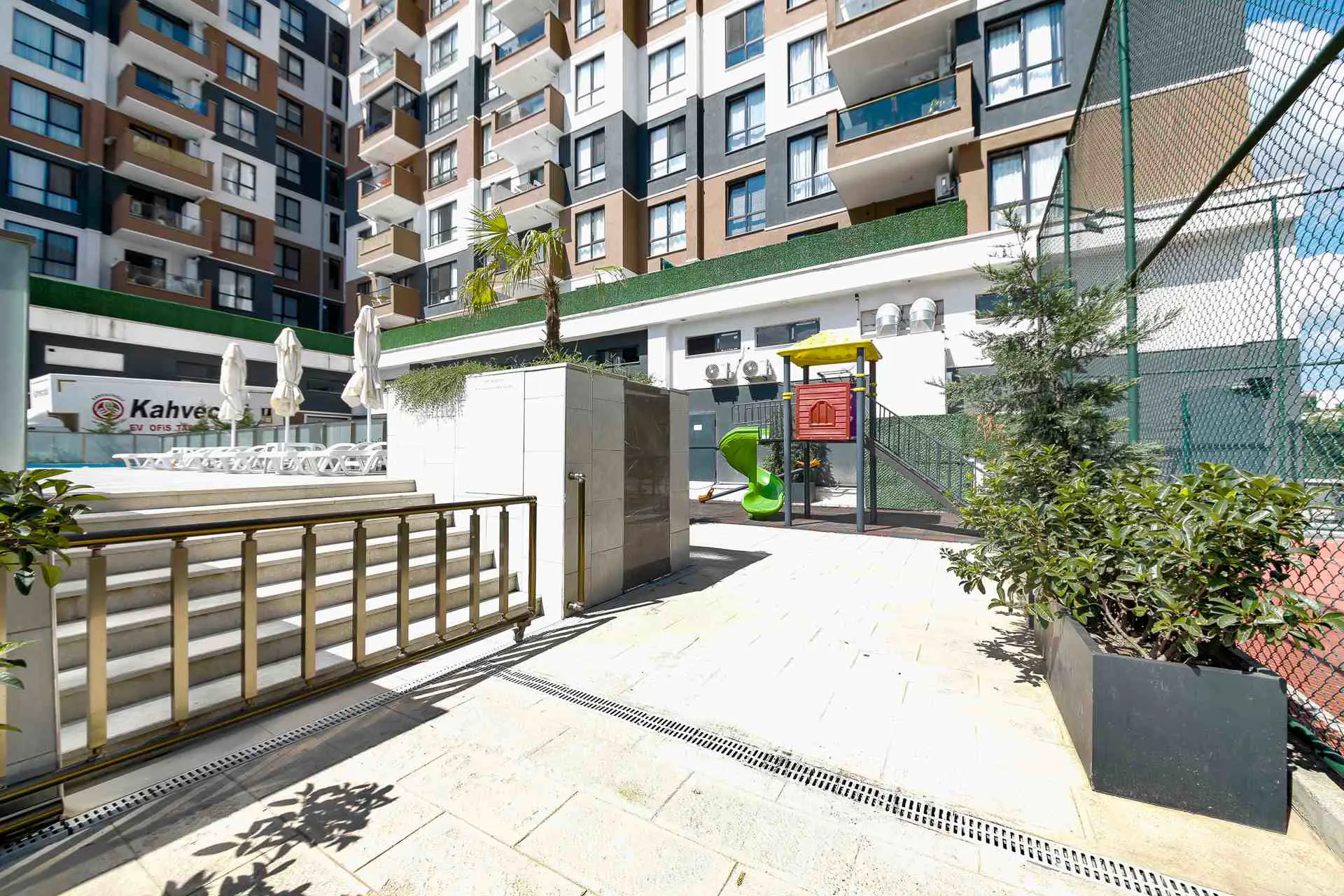 PENDIK YENIŞEHIR PORTEKİZ SİTESİNDE KIRALIK 3+1 DAIRE
