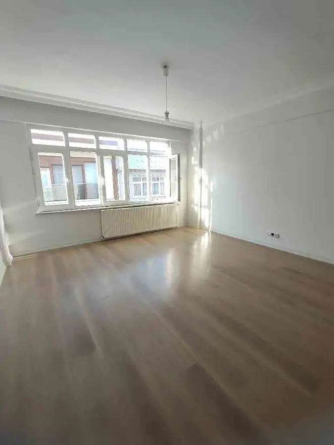 ÜSKÜDAR SALACAK'TA GENİŞ 1+1 ARA KAT DAİRENİZ SİZİ BEKLİYOR