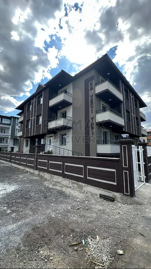 RE/MAX LACİVERT'TEN DADAŞKENT'TE 1+1 SATILIK DAİRE