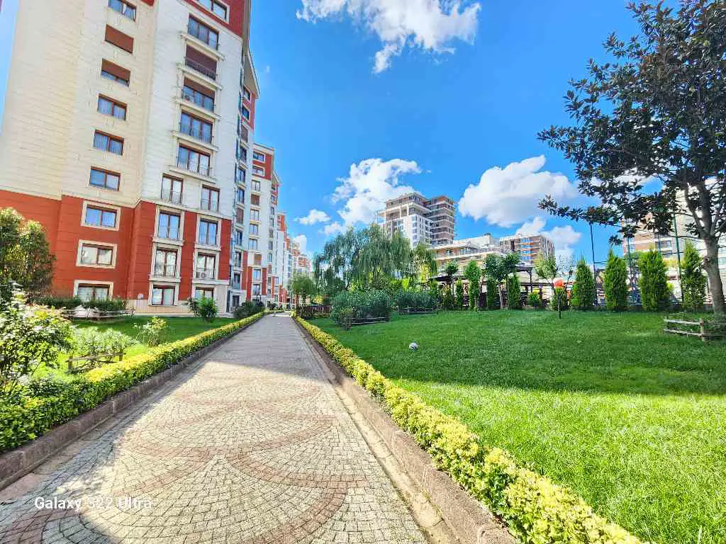 KASRI LENA SİTESİ’NDE F BLOK’TA GENİŞ 3+1  SATILIK DAİRE