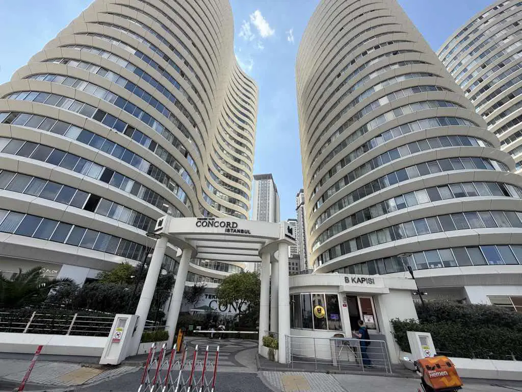 FIKIRTEPE DE TEKNİK YAPI CONCORD KİRALIK 1+1 DAİRE