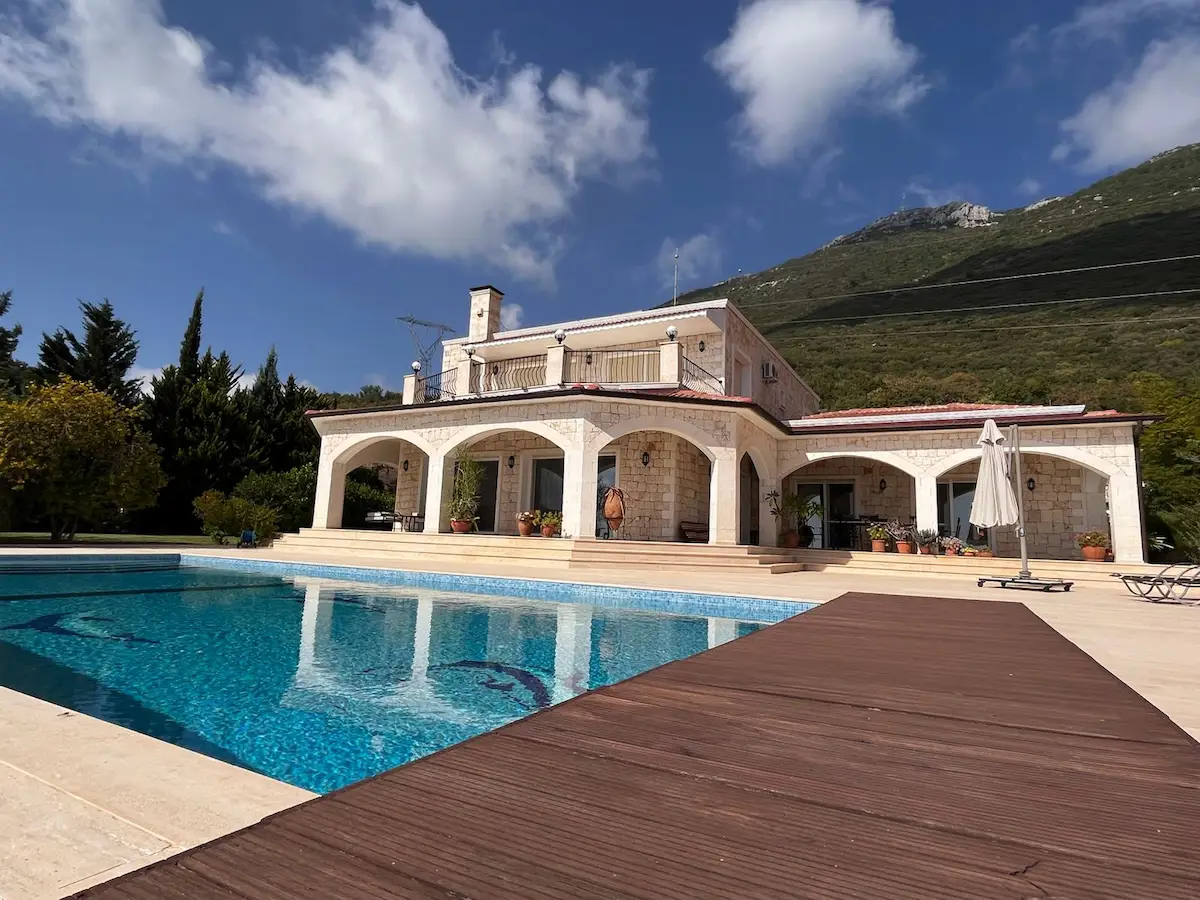 KAŞ YENİKÖYDE SARAY YAVRUSU 5+1 FULL EŞYALI MÜSTAKİL VİLLA