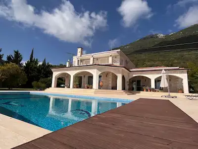 KAŞ YENİKÖYDE SARAY YAVRUSU 5+1 FULL EŞYALI MÜSTAKİL VİLLA