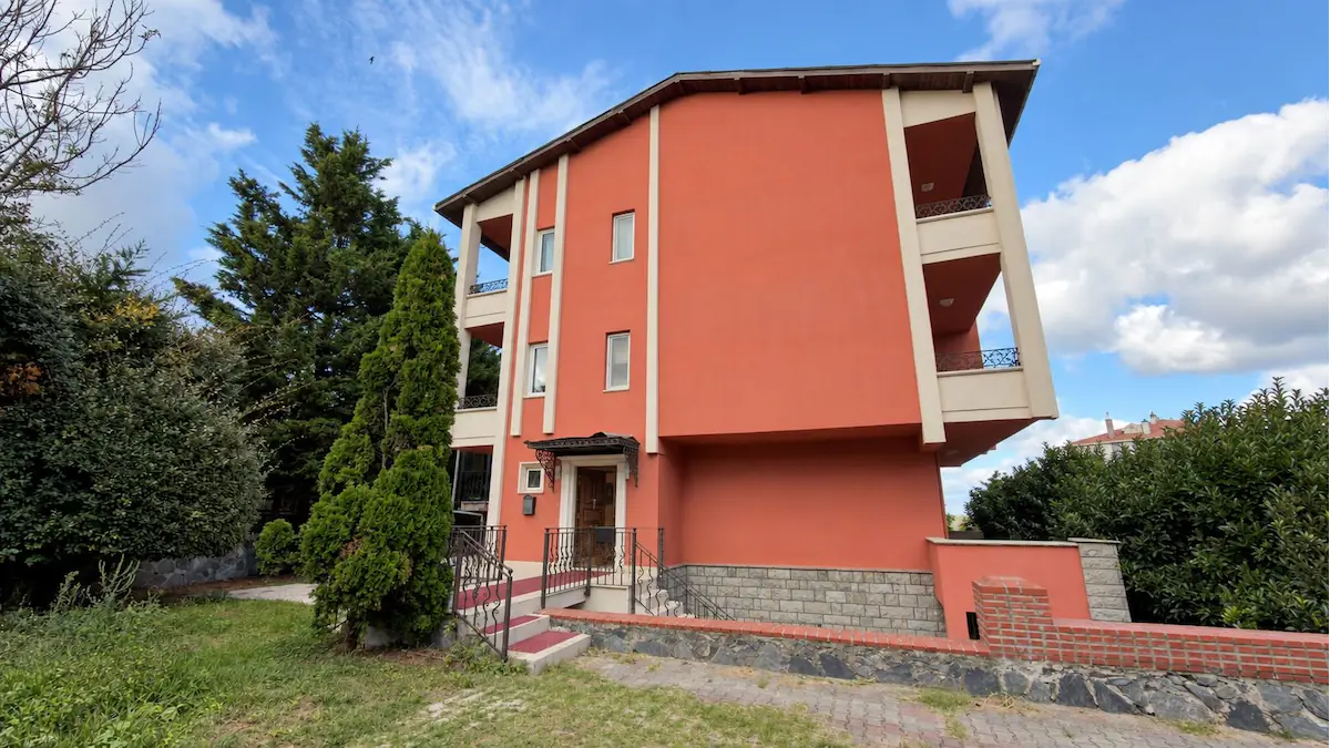 ZEKERİYAKÖY ACARLARDA ANA CADDE ÜZERİNDE MÜSTAKİL BAHÇE DUBLEKS