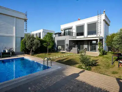 DİDİM EFELER’DE EŞYALI  SATILIK 3+1 VİLLA