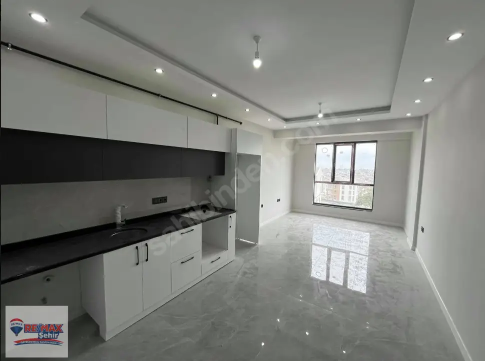 REMAX ŞEHİR YALOVA HASTANE KARŞISINDA SATILIK LÜKS 1+1 DAİRE