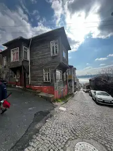 REMAX7TEPE'DEN YALIKÖY'DE SATILIK BOĞAZ MANZARALI MÜSTAKİL EV
