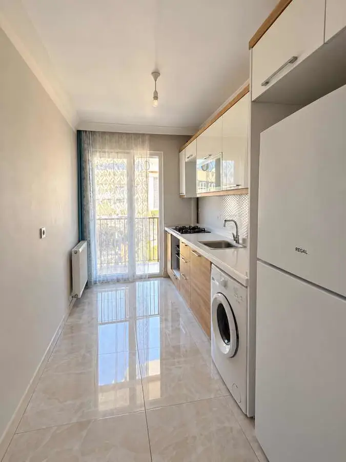 TUZLA İÇMELER’DE E-5’E YÜRÜME MESAFESİNDE 2+1 KİRALIK DAİRE