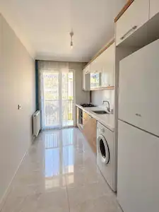 TUZLA İÇMELER’DE E-5’E YÜRÜME MESAFESİNDE 2+1 KİRALIK DAİRE