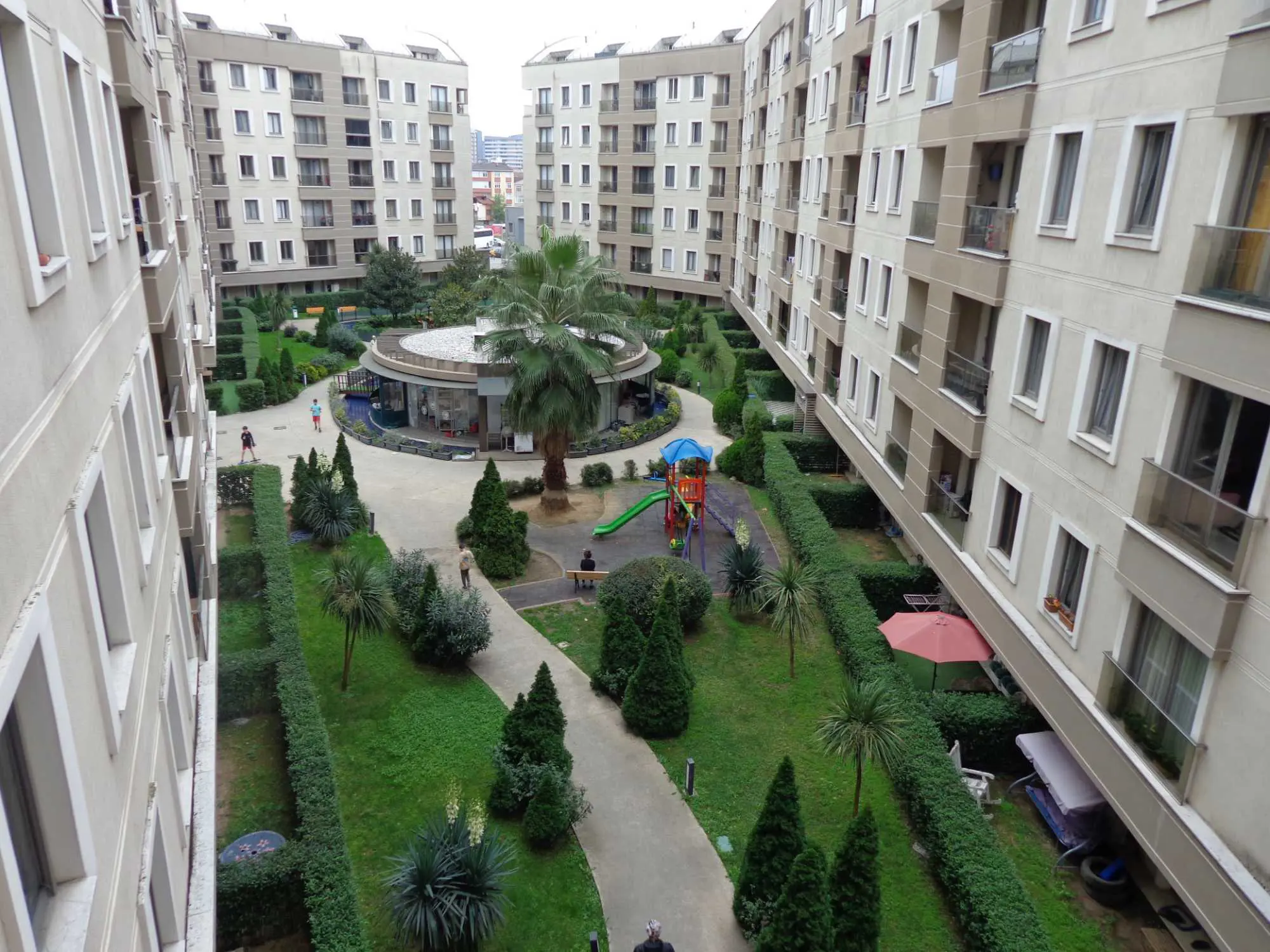REMAX HANE- SİTE İÇERİSİNDE 1+1 ARA KAT EŞYALI BALKONLU DAİRE