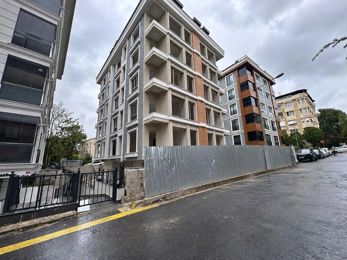 RE/MAX DUYGU ERSÖZDEN KARTALTEPEDE SATILIK 4+1 DUBLEKS