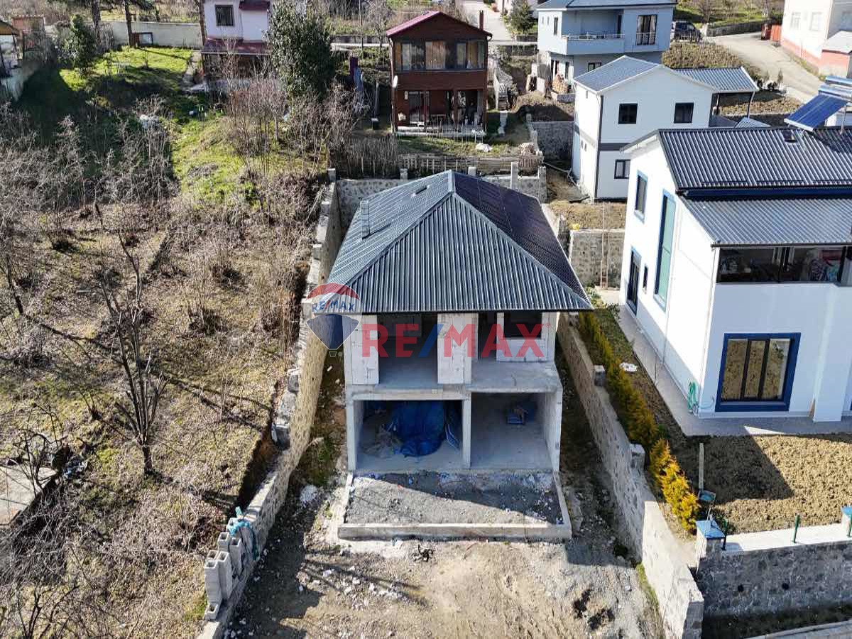 YEŞILOVA 'DA SAHIL YOLUNA 4.5 KM MESAFEDE KARKAS VILLA