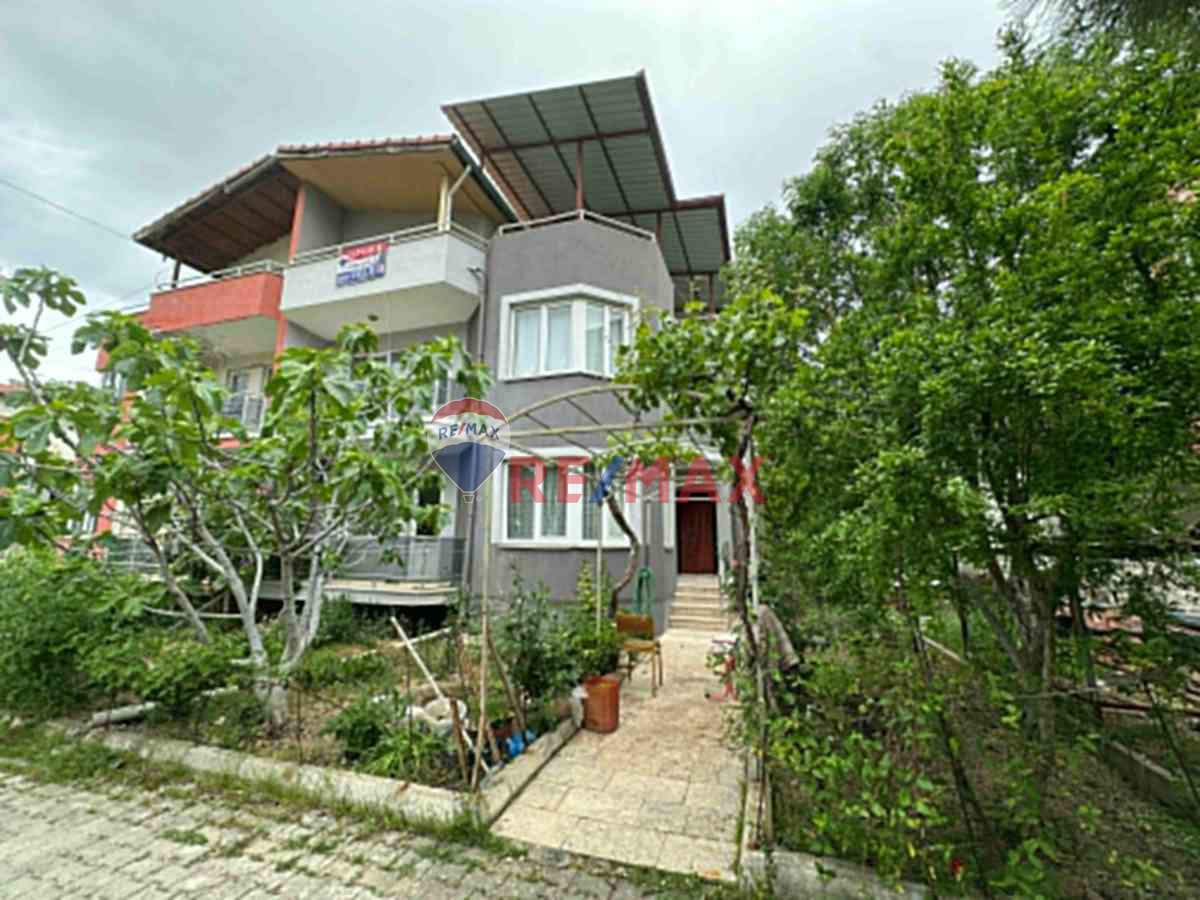 DENİZLİ ŞEMİKLER'DE SATILIK SİTE İÇİNDE BAHÇELİ VİLLA