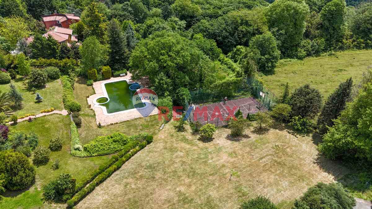 BEYKOZ KILIÇLI KÖYÜNDE & HAVUZLU SITE İÇINDE, 500 M2 4 KATLI MÜSTAKIL VILLA