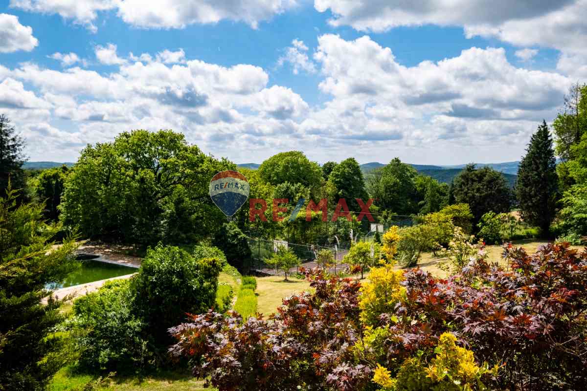 BEYKOZ KILIÇLI KÖYÜNDE & HAVUZLU SITE İÇINDE, 500 M2 4 KATLI MÜSTAKIL VILLA