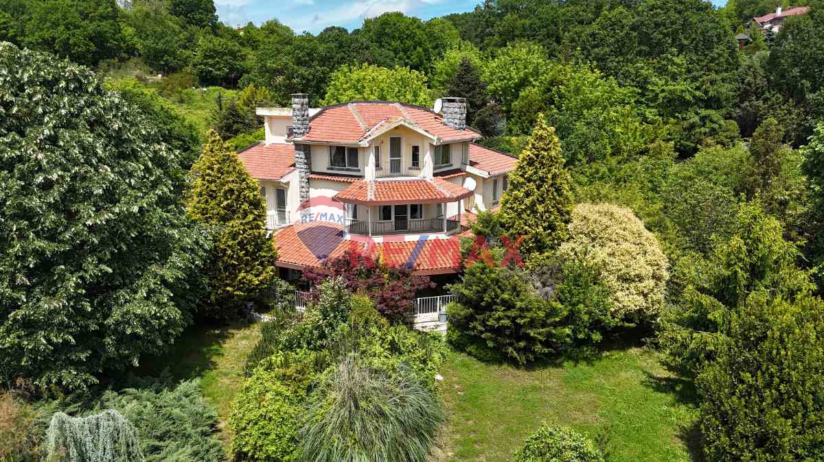 BEYKOZ KILIÇLI KÖYÜNDE & HAVUZLU SITE İÇINDE, 500 M2 4 KATLI MÜSTAKIL VILLA