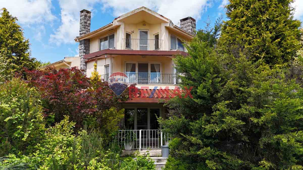 BEYKOZ KILIÇLI KÖYÜNDE & HAVUZLU SITE İÇINDE, 500 M2 4 KATLI MÜSTAKIL VILLA